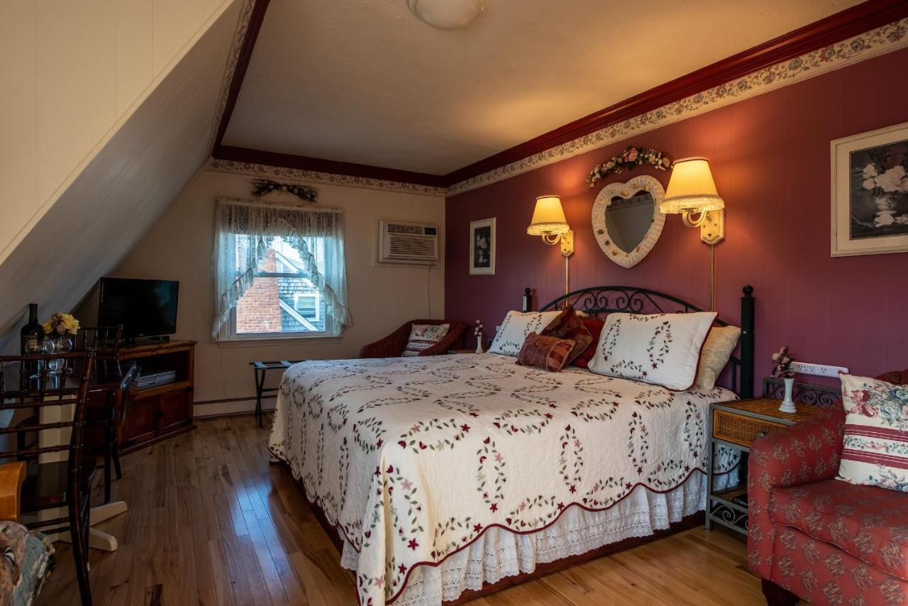 A Cape Cod Ocean Manor Inn Гайянніс Екстер'єр фото